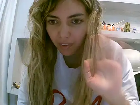Snapshot of VittoriaTaylor chatting on 05-06-26, 10:48 VittoriaTaylor online show from 05-06-26, 10:48