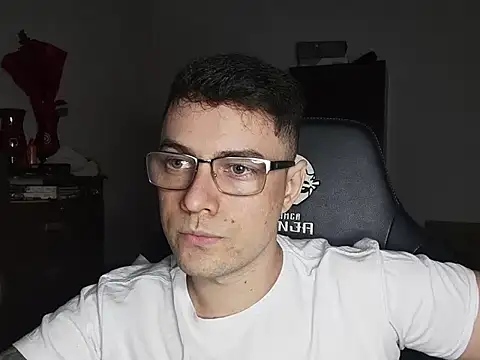 Dyllan   online show from 10-20-25, 02:39