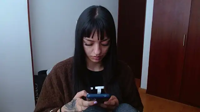 Snapshot of ravenvancleef chatting on 01-26-25, 01:04 ravenvancleef online show from 01-26-25, 01:04