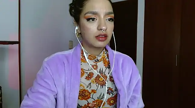 Snapshot of ravenvancleef chatting on 03-11-25, 04:21 ravenvancleef online show from 03-11-25, 04:21