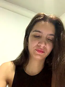 Bella still online show from 12-04-25, 01:09