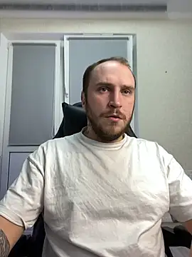 Snapshot of _XxX-XxX_ chatting on 03-08-25, 08:03 XxX-XxX online show from 03-08-25, 08:03