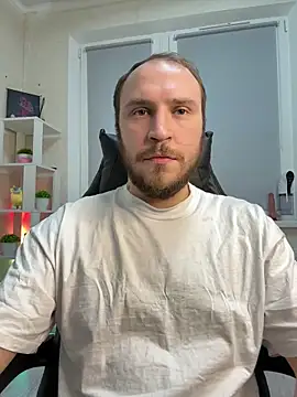 Snapshot of _XxX-XxX_ chatting on 03-23-25, 02:04 XxX-XxX online show from 03-23-25, 02:04