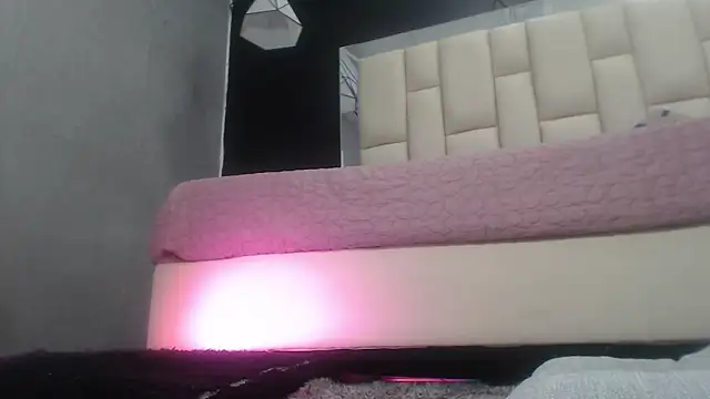 Auroraa miller online show from 01-15-25, 01:20