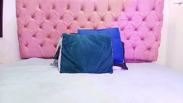 Auroraa miller online show from 09-27-25, 11:59