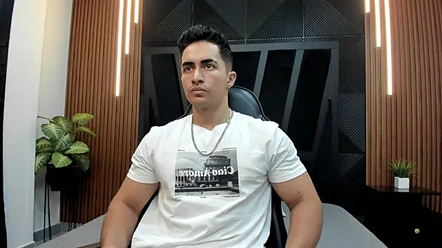 Snapshot of Brad_Summer chatting on 02-11-25, 05:50 Brad Summer online show from 02-11-25, 05:50