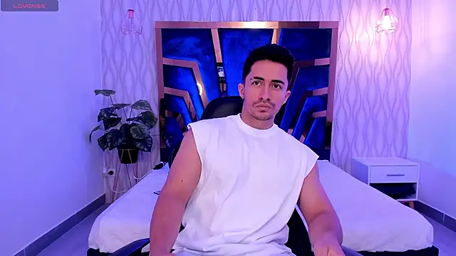 Snapshot of Brad_Summer chatting on 03-17-25, 05:16 Brad Summer online show from 03-17-25, 05:16
