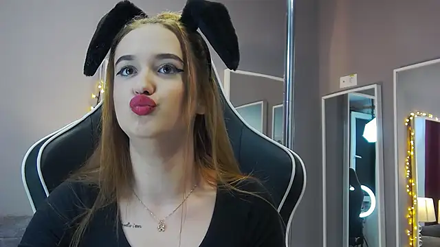 Snapshot of Eva_Lovvia_ chatting on 01-23-25, 09:18 Eva Lovvia  online show from 01-23-25, 09:18