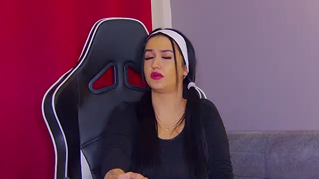 Snapshot of Eva_Lovvia_ chatting on 02-11-25, 01:20 Eva Lovvia  online show from 02-11-25, 01:20