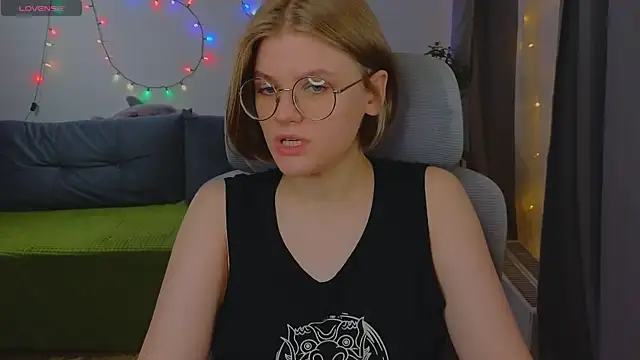  JessieVibes online show from 11-19-25, 01:33