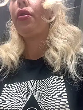 Snapshot of 1fun_one chatting on 12-18-25, 12:55 1fun one online show from 12-18-25, 12:55