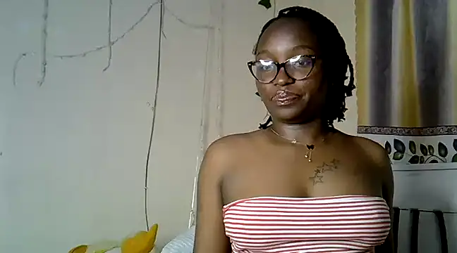 Snapshot of Vprettieeer chatting on 01-18-25, 12:13 Vprettieeer online show from 01-18-25, 12:13