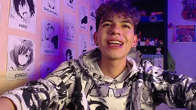 Snapshot of Mickey_Magic chatting on 01-16-25, 06:35 Mickey Magic online show from 01-16-25, 06:35