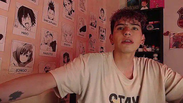 Snapshot of Mickey_Magic chatting on 01-21-25, 07:15 Mickey Magic online show from 01-21-25, 07:15