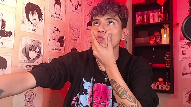 Snapshot of Mickey_Magic chatting on 02-24-25, 08:38 Mickey Magic online show from 02-24-25, 08:38