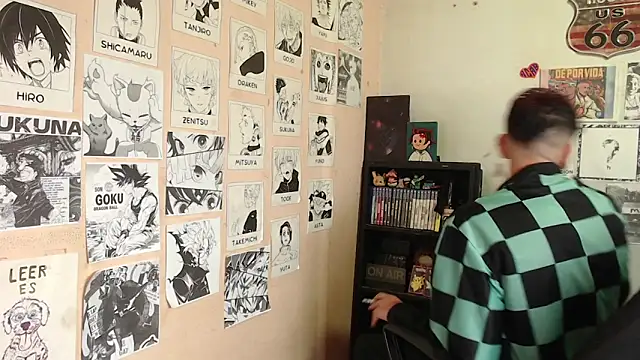 Snapshot of Mickey_Magic chatting on 03-08-25, 07:27 Mickey Magic online show from 03-08-25, 07:27