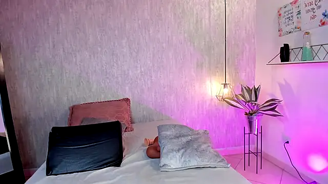 isabella zc online show from 02-28-25, 04:31