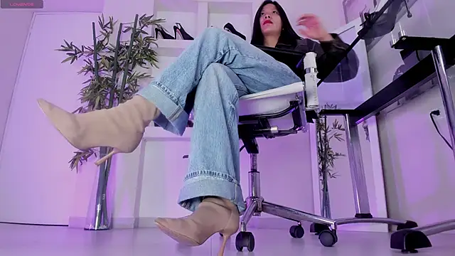 hannah howeell   online show from 03-04-26, 09:59