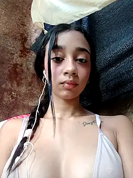 Snapshot of Zoe_Sweett18 chatting on 01-23-25, 01:45 Zoe Sweett18 online show from 01-23-25, 01:45