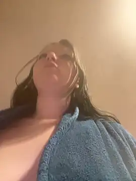 Snapshot of VenusandIppy chatting on 10-17-25, 08:17 VenusandIppy online show from 10-17-25, 08:17