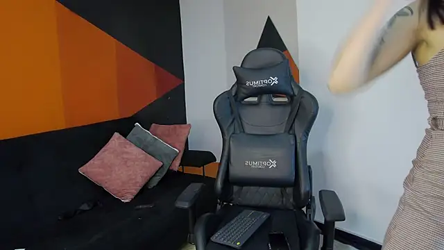 AmbarDupont online show from 02-15-25, 02:11