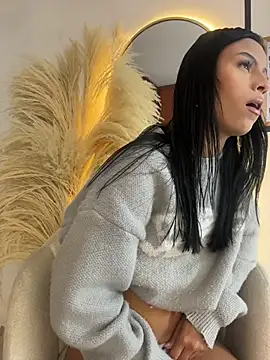 Snapshot of Michell_sr chatting on 03-26-26, 05:35 Michell sr online show from 03-26-26, 05:35