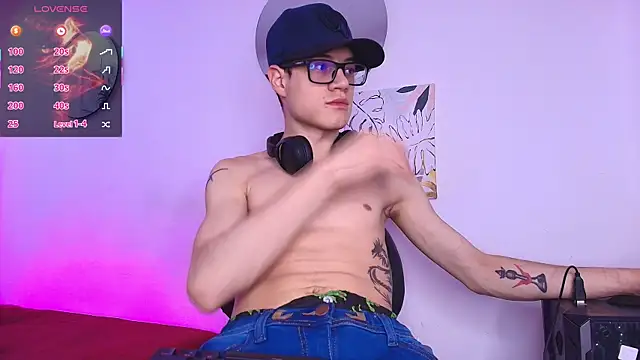 Snapshot of wolfandsky chatting on 02-23-26, 12:02 wolfandsky online show from 02-23-26, 12:02