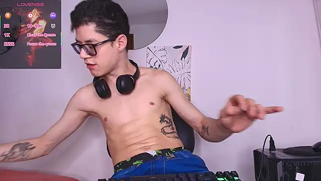 Snapshot of wolfandsky chatting on 03-03-26, 11:49 wolfandsky online show from 03-03-26, 11:49