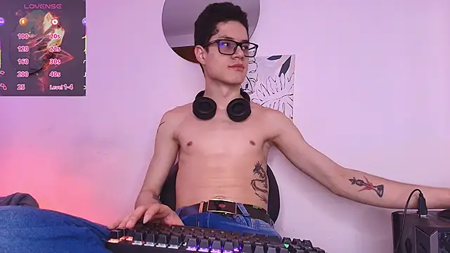 Snapshot of wolfandsky chatting on 03-04-26, 11:49 wolfandsky online show from 03-04-26, 11:49