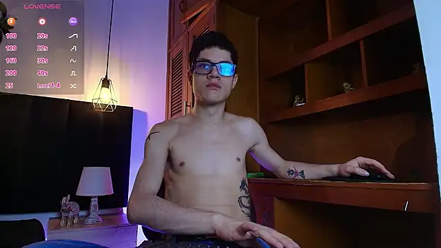 Snapshot of wolfandsky chatting on 03-18-26, 11:24 wolfandsky online show from 03-18-26, 11:24