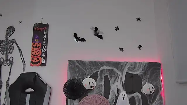 AmandaBrooks 18 online show from 10-31-25, 02:01