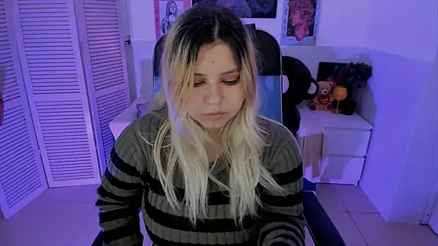 Snapshot of DiaAngell chatting on 10-04-25, 04:27 DiaAngell online show from 10-04-25, 04:27