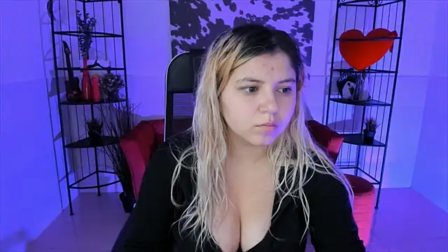 Snapshot of DiaAngell chatting on 10-09-25, 07:45 DiaAngell online show from 10-09-25, 07:45