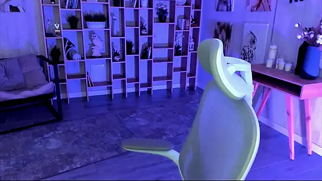 Snapshot of DiaAngell chatting on 10-10-25, 07:24 DiaAngell online show from 10-10-25, 07:24