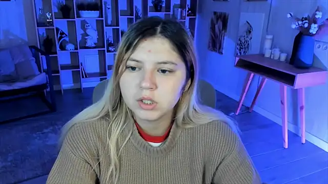 Snapshot of DiaAngell chatting on 10-13-25, 07:14 DiaAngell online show from 10-13-25, 07:14