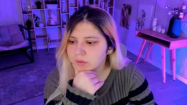 Snapshot of DiaAngell chatting on 10-17-25, 08:00 DiaAngell online show from 10-17-25, 08:00