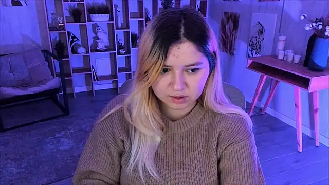 Snapshot of DiaAngell chatting on 10-18-25, 07:36 DiaAngell online show from 10-18-25, 07:36