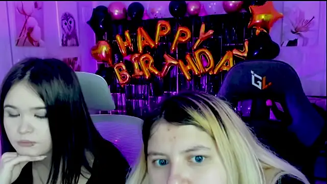 Snapshot of DiaAngell chatting on 10-19-25, 08:20 DiaAngell online show from 10-19-25, 08:20