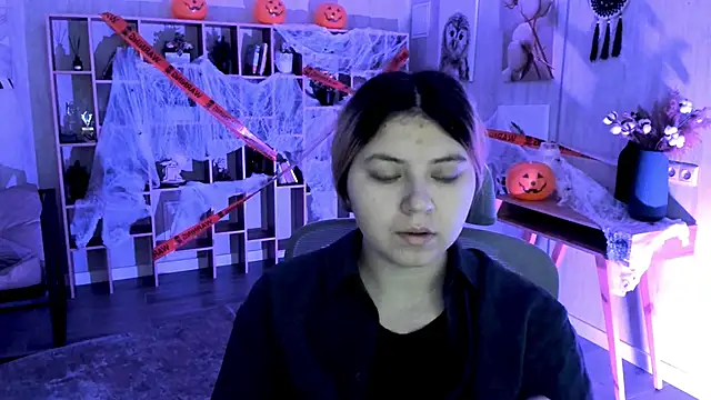 Snapshot of DiaAngell chatting on 10-31-25, 08:10 DiaAngell online show from 10-31-25, 08:10