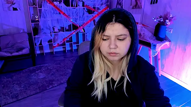 Snapshot of DiaAngell chatting on 11-02-25, 10:56 DiaAngell online show from 11-02-25, 10:56