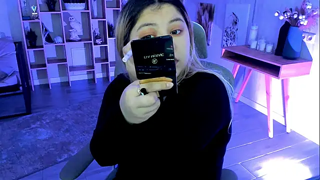 Snapshot of DiaAngell chatting on 11-05-25, 07:36 DiaAngell online show from 11-05-25, 07:36