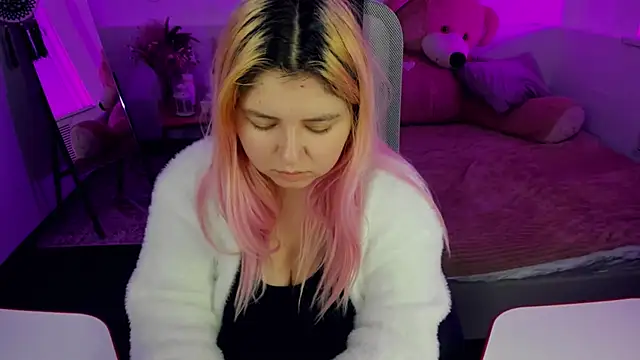 Snapshot of DiaAngell chatting on 02-15-26, 07:21 DiaAngell online show from 02-15-26, 07:21