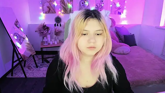 Snapshot of DiaAngell chatting on 03-10-26, 07:30 DiaAngell online show from 03-10-26, 07:30