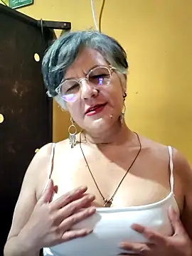 ilonna2025 online show from 06-17-26, 02:25