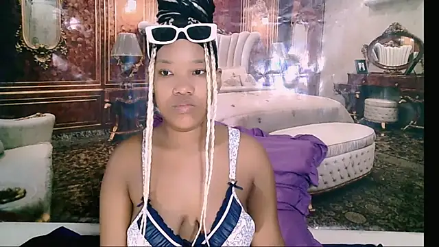 EroticSexyPrada online show from 02-02-26, 04:44