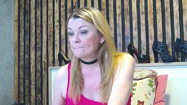 Kisi Lovi online show from 05-15-26, 08:54
