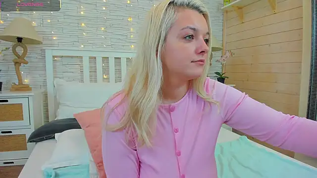 Snapshot of Misty__Fox chatting on 03-15-25, 03:07 Misty  Fox online show from 03-15-25, 03:07