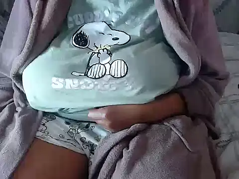 Snapshot of BUBBLYBUNNYxx chatting on 10-19-25, 06:19 BUBBLYBUNNYxx online show from 10-19-25, 06:19