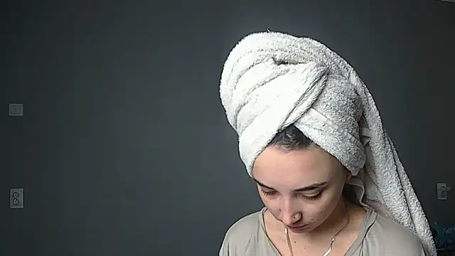 Eva Gloryy online show from 10-10-25, 09:41