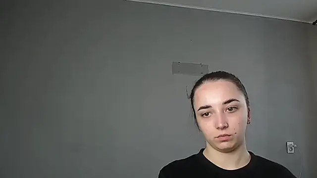 Snapshot of Eva_Gloryy chatting on 04-14-26, 09:26 Eva Gloryy online show from 04-14-26, 09:26